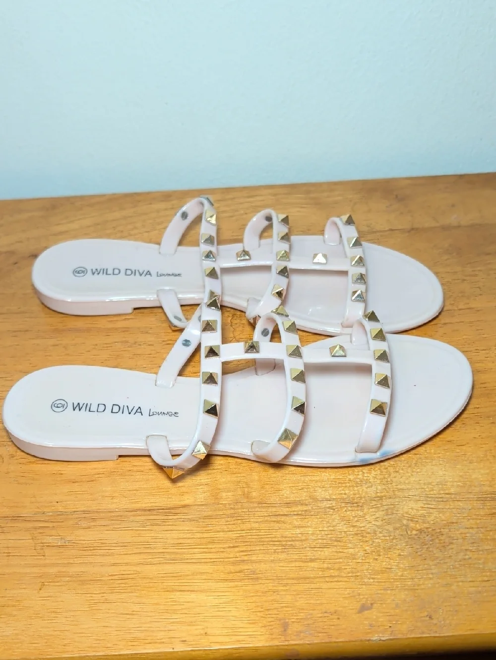 Wild Diva Lounge Joanie 211 Jelly Slide Sandals Pink Gold Studs Women's Size 6.5